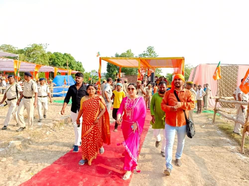sangeetayadavup's tweet photo. कल आजमगढ़ लोकसभा उपचुनाव में प्रचार के दौरान भोजपुरी की सुपरस्टार अभिनेत्री अमरपाली दुबे जी के साथ कुछ समय रहना हुआ.. https://t.co/5pkJnCyiuu