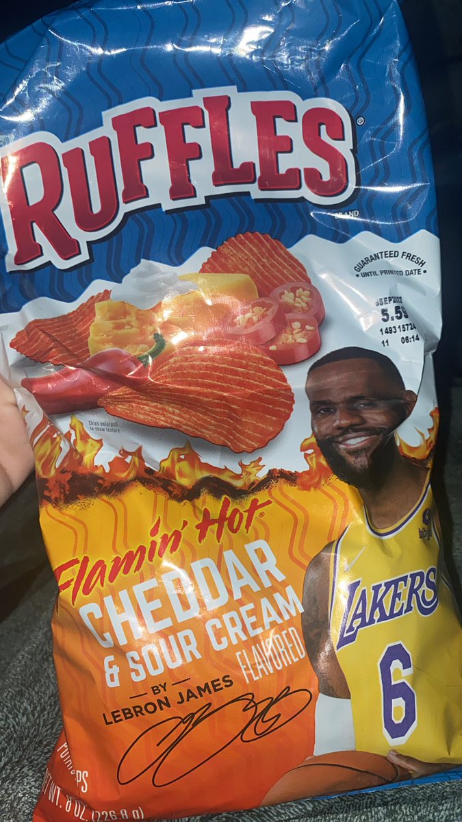trippielopez's tweet photo. #lechip @KingJames https://t.co/TYq37HuWnG