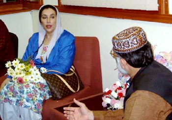 Muhammadarbaz78's tweet photo. بے نظیر بھٹو صاحبہ منہاج القرآن کی رفیق تھیں #HappyBirthdaySMBB https://t.co/W6XUW8cumI