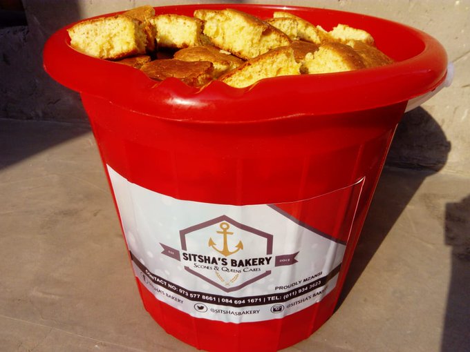 SitshasBakery's tweet image. While abanye badla amaGwinya I present you quality🎂 cakes perfect for this season, we bake fresh Scones, Queens cakes, Biscuits &amp;amp; Bran Muffins from R140 5litre incl bucket 🚚 delivery is available around Johannesburg 0735778661 for orders WhatsApp or DM #Johannesburg #Mamkhize