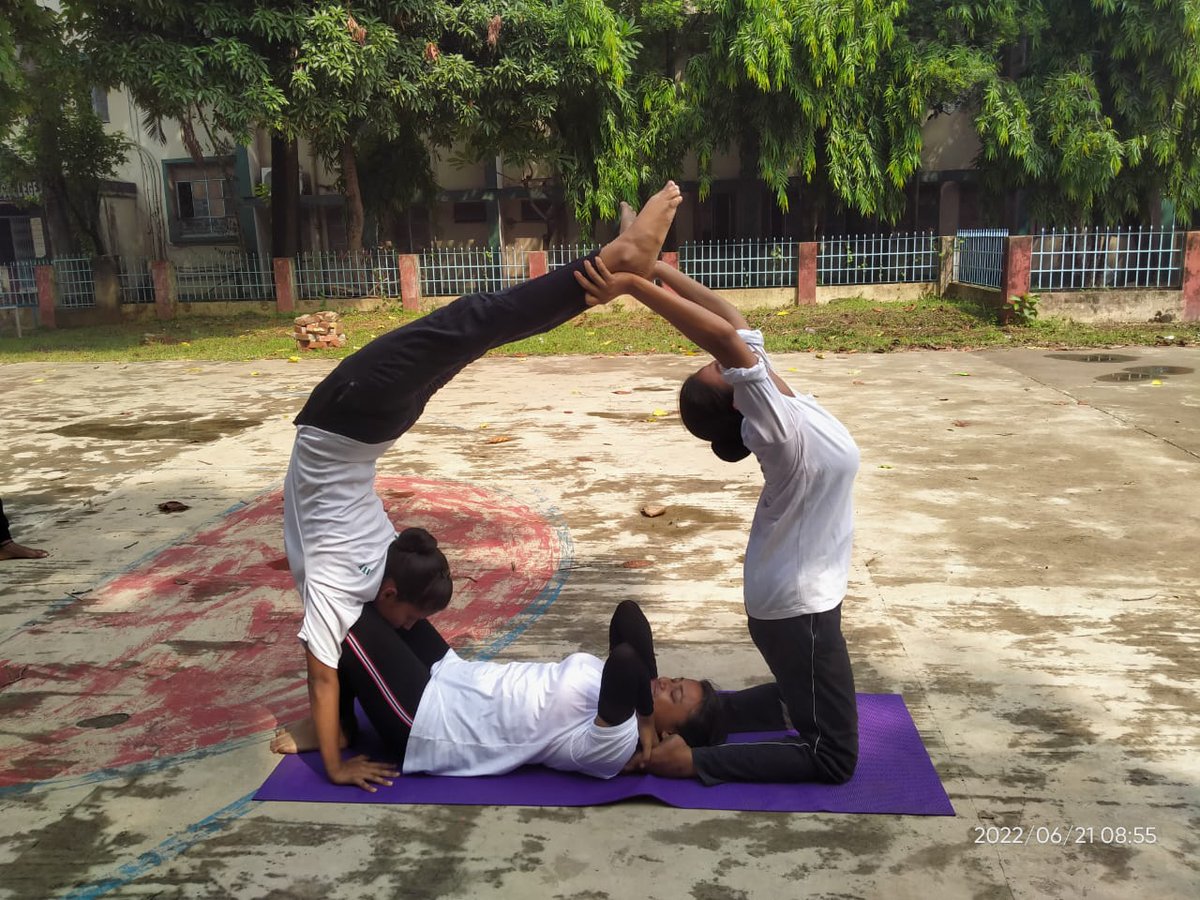 swarnasg2309's tweet photo. #InternationalYogaDay2022 Cadets of 5 Bengal Girls Bn Ncc, Burdwan enthusiastically celebrated INTERNATIONAL YOGA DAY  at M.U.C. WOMEN'S COLLEGE BURDWAN. Approximately 300 cdts,staff members, ANO ma'am and GCI ma'am participated in the event.
@nccwbskm @HQ_DG_NCC @MalakarTrisha https://t.co/yGA3AYIO5O