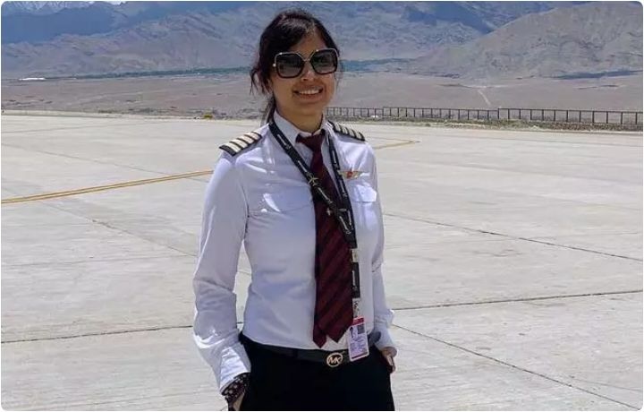 Bravooo Captain #MonicaKhanna & 1st Officer #BalpreetSinghBhatia for safely landing the bird hit flite & also saving 185 lives ! 👏🏻👏🏻💫💐 #SpiceJet #PatnaDelhi #JaiHind 🇮🇳💞 @flyspicejet