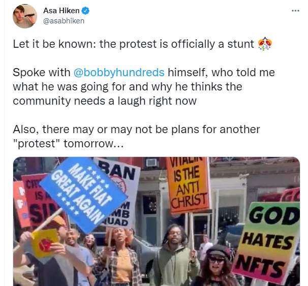 Crypto_trader99's tweet photo. #CryptoNews: There was a protest against #NFTs today in New York ๐
This "protest" was reportedly a paid stunt.
#NFTNYC2022 #NFTprotest #NFT #NFTProject #NFTMarketplace #NFTmarket #NewYork https://t.co/jOGtxKq7n8