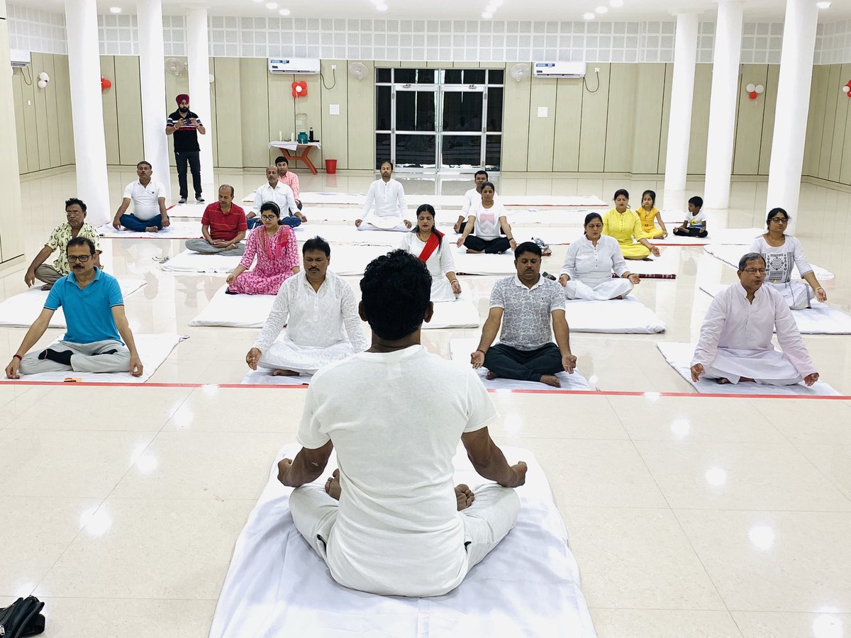 SodepurECL's tweet photo. International Yoga Day observed @SodepurECL of @easterncoal on 21.06.2022 during Azadi ka Amrit Mahotsav https://t.co/RTQZ4t0PO2