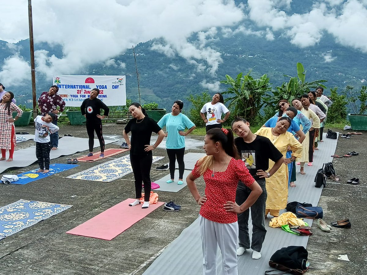 airnewsalerts's tweet photo. IDY2022 celebrated at AYUSH Hospital in Kyongsha, #Gyalsing district, #Sikkim.
#IDY2022 | #YogaForHumanity | #GuardianRingForYoga | @moayush
#AIRPics: Madhu Sharma https://t.co/KUl5f1l3gK