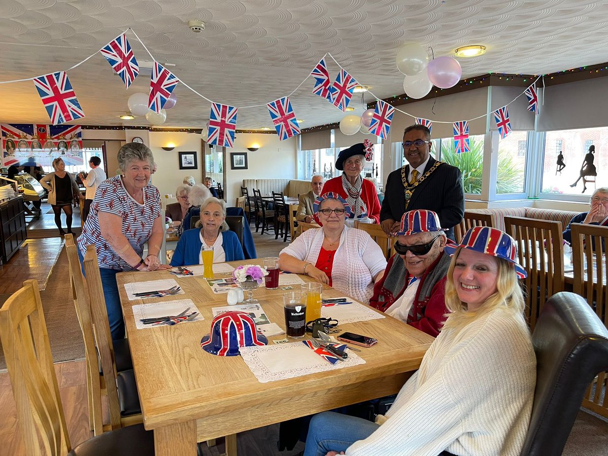 The #JubileeCelebrations are still taking place all over the Borough 

Proud to be invited to so many

Shropshire Armed Forces & Veterans Club held their celebration yesterday which it was an honour to attend 

A pleasure to attend lovely to see you all 🇬🇧