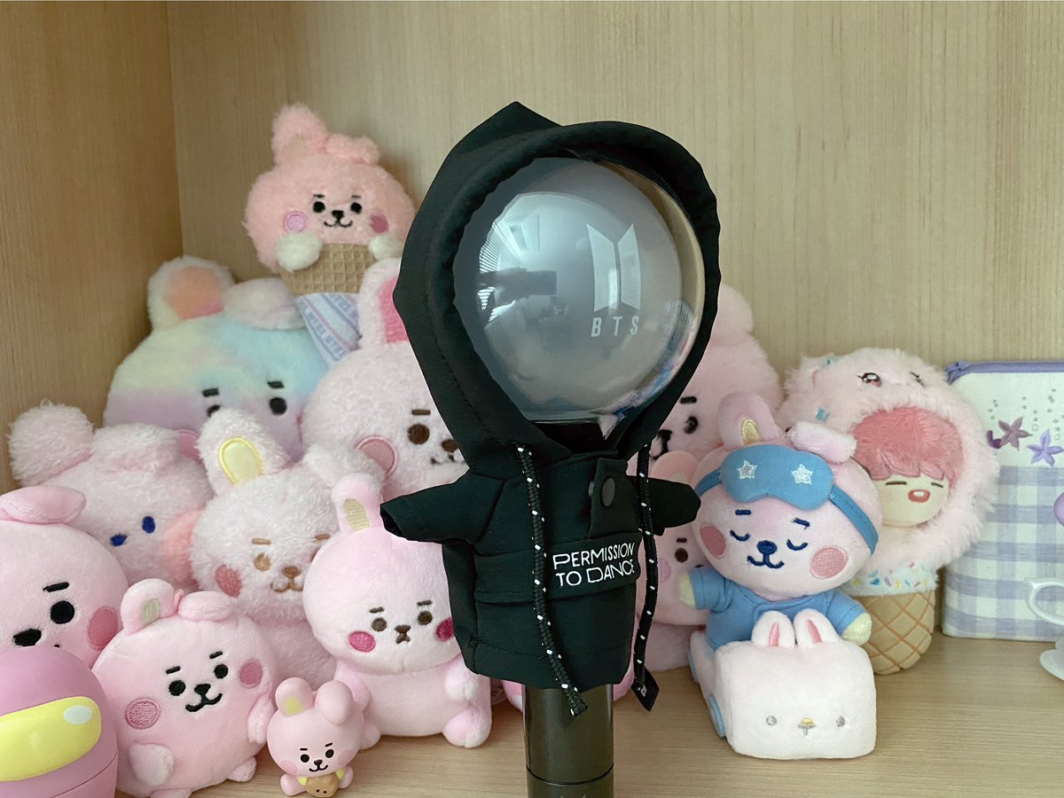 411C's tweet photo. 퍼투댄 아노락도 넘이뿜💜 
#힐링쏘잉 #아미옷짱 https://t.co/ZTQYVBuzMl