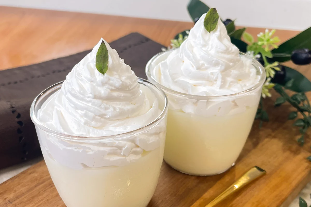 牛乳のやさしい味わいが楽しめる！レンジでミルクプリン。
