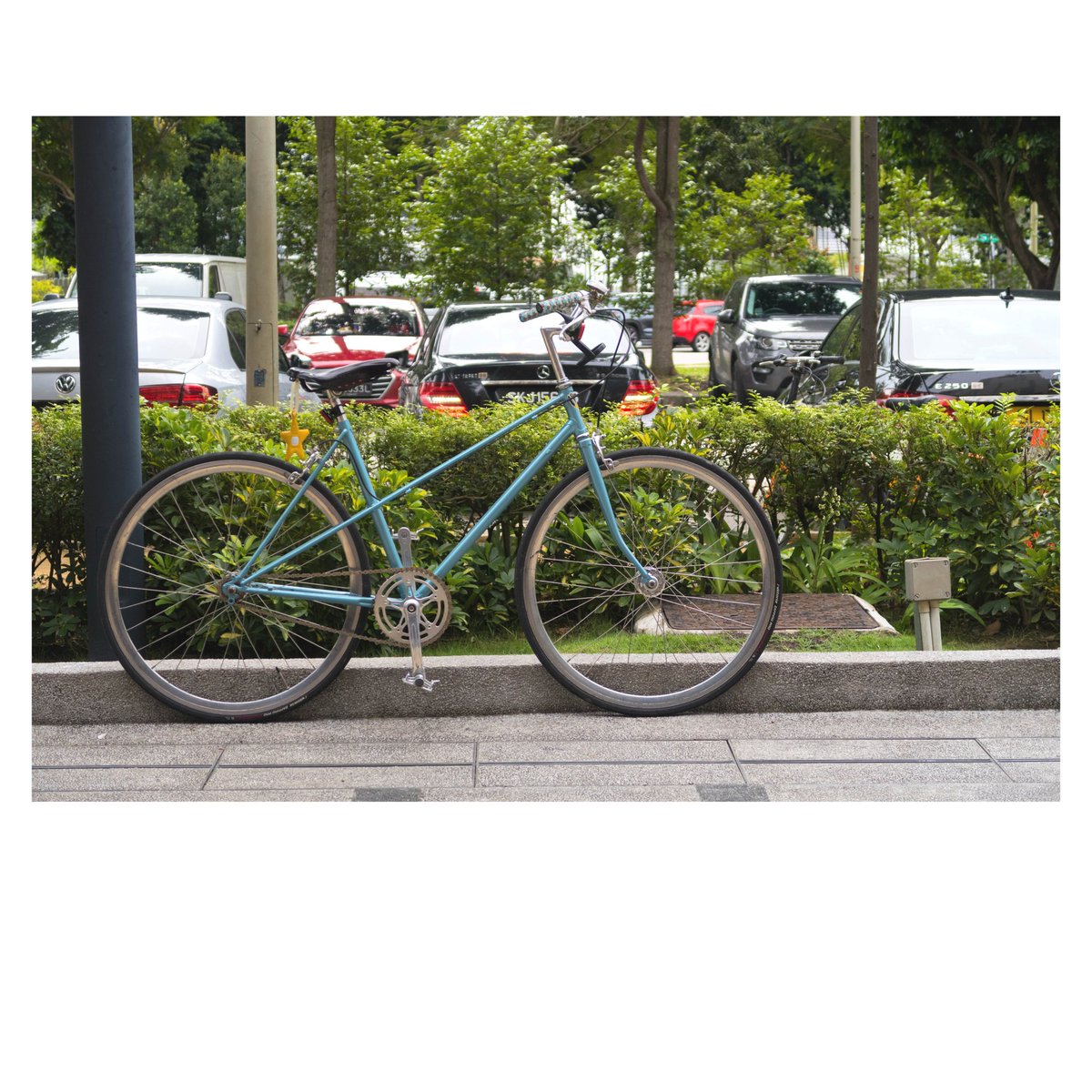 TCCCsg's tweet photo. Saw this bike while out running errands. Sweet Mixte frame. Makes me want to get one. https://t.co/aGwzN62QaX