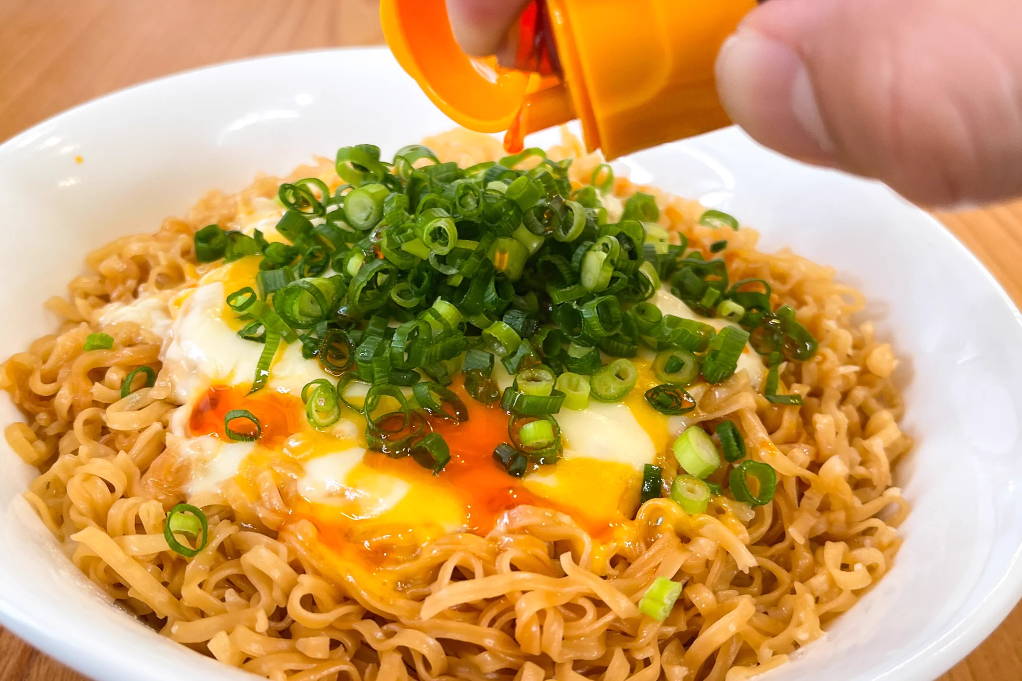 汁なしでいただく！ピリ辛チーズチキンラーメン。