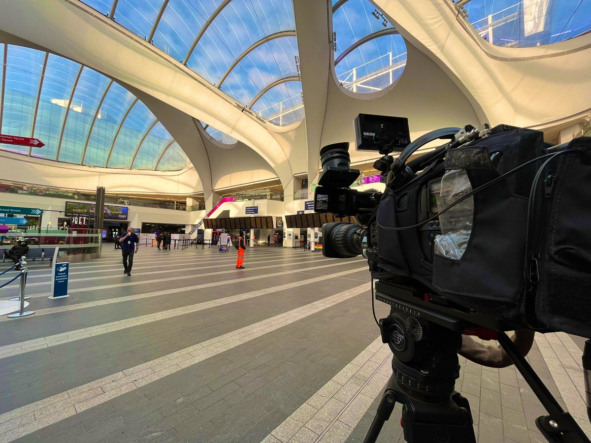 alexshepparditv's tweet photo. Live into @GMB this morning from a very quiet Birmingham New Street Station https://t.co/4XnI1ZMX3D