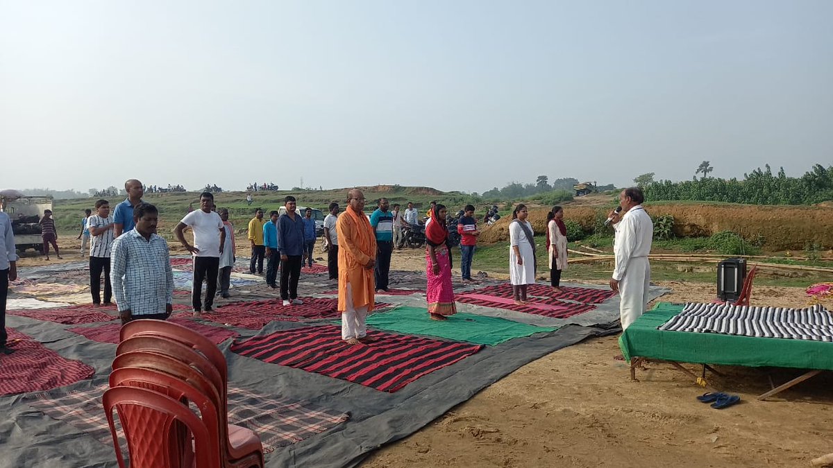 edudhn's tweet photo. *InternationalDayOfYoga*
: @moayush @CScegov_ @CSCSPV_Health
@CSCJharkhand
Today is yoga day
Every year people across the globe do International Yoga Day on June 21
*Hashtag:* #YogaForHumanity #AzadikaAmritMahotsav #MyYogaMyPose #Cscid 114555240019 Y22 #Dhanbad #Jharkhand https://t.co/VGKsGZKj4P