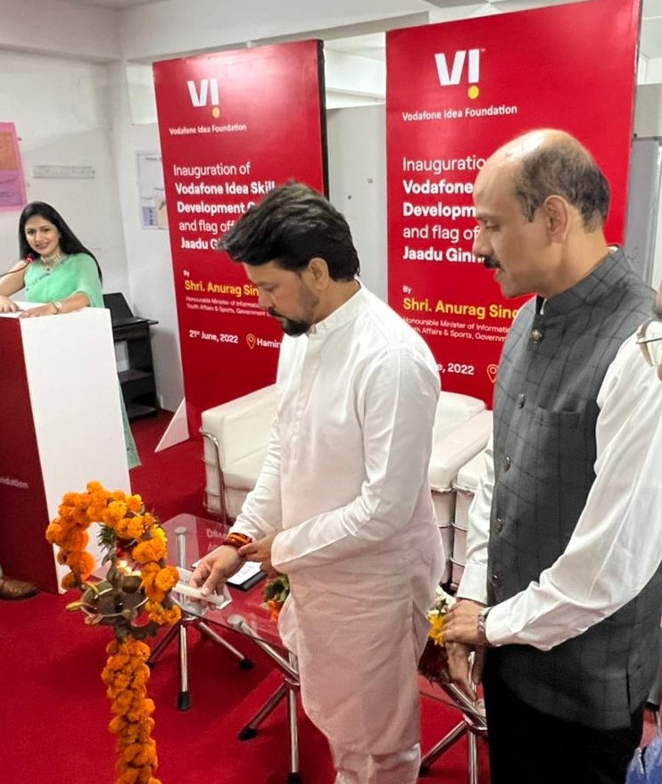 vodafoneIN_Fdtn's tweet photo. Union Minister @ianuragthakur being felicitated by @vodafoneIN_Fdtn's P Balaji at the inauguration ceremony of our 'Skill For Life' centre today at Samirpur. The Hon'ble Minister delivered the Keynote Address at the event. @Anurag_Office #SkillIndia #Skill4Learning #Skill4Jobs https://t.co/VSpFRNJheg