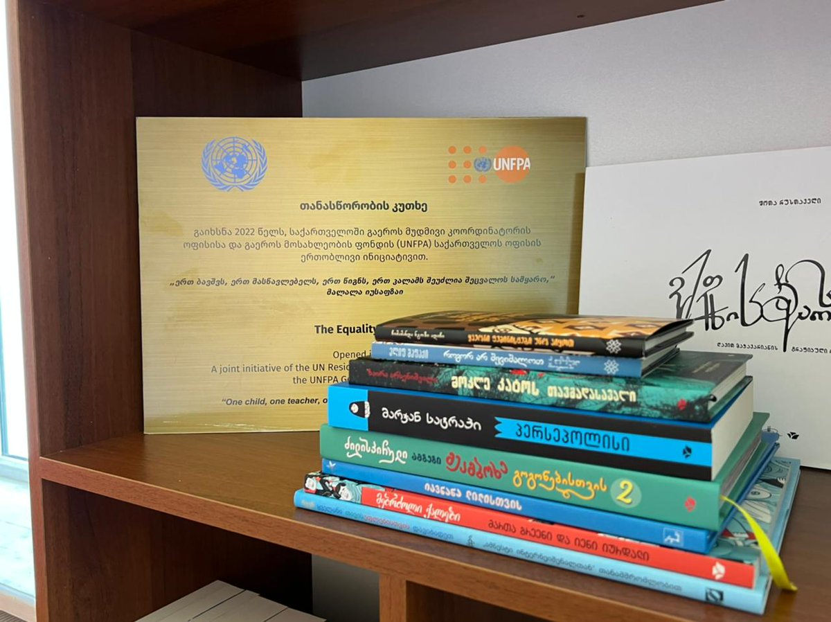 UNFPAGeorgia's tweet photo. Happy to be opening our 13th #EqualityCorner📚at #2 public school in Vale, Samtskhe-Javakheti within the visit of @ungeorgia RC @SabineMachl. At @UNFPAGeorgia we are proud to be giving adolescents🙍♀️&🙍♂️access to a wide range of quality books aimed to deepen their knowledge💫 https://t.co/2rOR48lVpg
