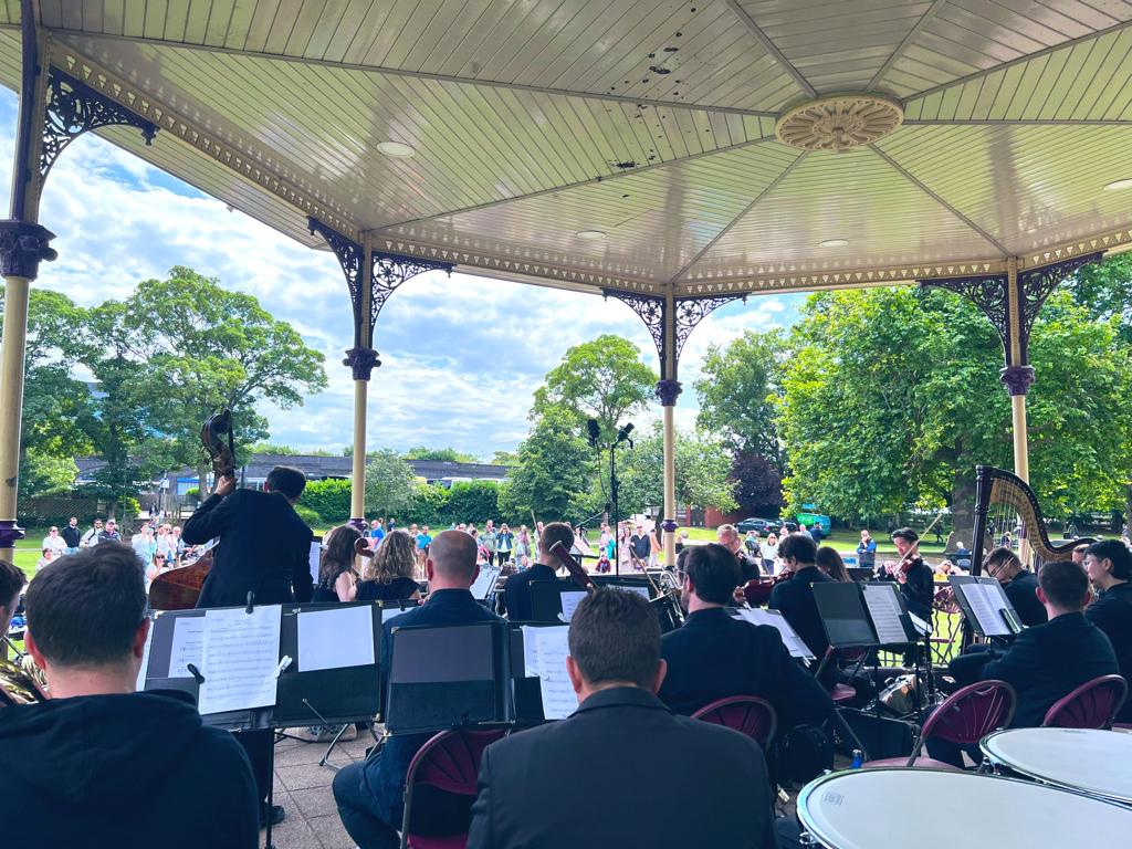 JamesMarangone's tweet photo. What a 🤩 day! Big 💙 @OrpheusSinfonia for a stonking performance, @TCCello for steering the ship, the children of Windsor for joining the junkyard orchestra and to my partner in crime @zebsoanes for his utterly magical storytelling!🌱
@anjauhren we missed you!!
@WindsorFestival https://t.co/CWg7XgntFC