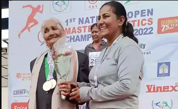 Super Naani Rambai with her gold medal