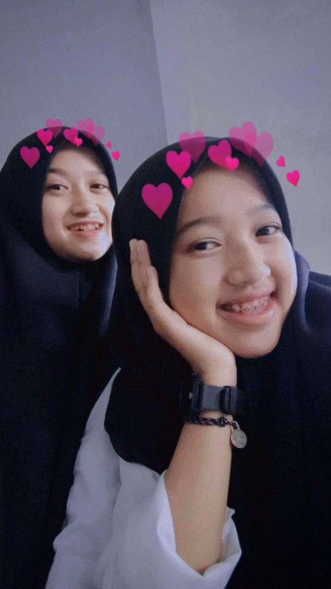Sr28Wulan's tweet photo. Graudation Day🎓. https://t.co/edSESL2tkQ