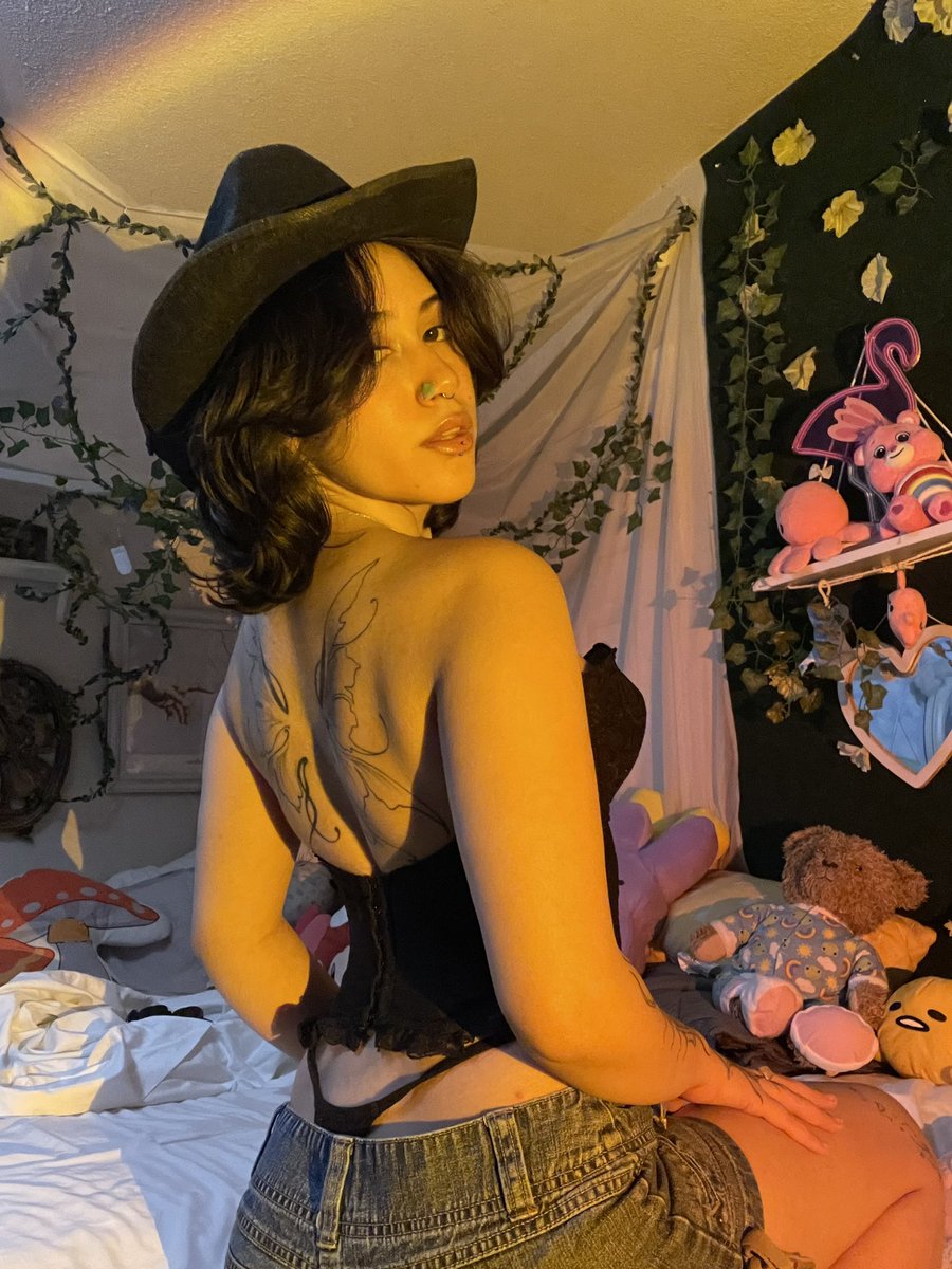 mmmmariiiaa's tweet photo. Just girly tingz🤭 https://t.co/swSHissIyU