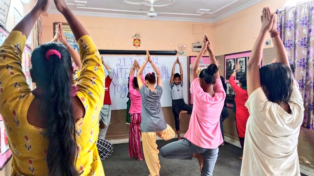 21 जून 2022 #InternationalYogaDay2022 के अवसर पर #Yoga के महत्व को समझते हुए young Urban Women's ने #YogaDay मनाया 
<a href="/ActionAidIndia/">ActionAid Association</a>
<a href="/Action_Aid/">ActionAid </a>  <a href="/rakeshthakurd/">Rakesh Thakur</a> <a href="/raisindian/">Rais Ahmed</a> <a href="/sughrabano6/">sughra bano</a> @Rinkijh79390343 <a href="/NaghmaKhaliq/">Naghma Khaliq</a> <a href="/mashkooralig/">Mashkoor</a>
