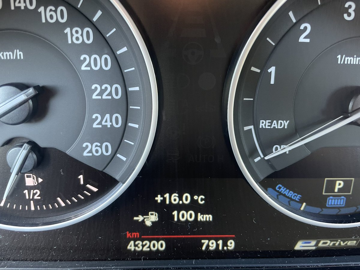 Se fiilis autoa aamulla käynnistäessä, kun olet antanut edellisiltana pojalle auton lainaan ja sanonut että palautettaessa rangen pitää olla vähintään 100km. Tarkkaa meininkiä 👌