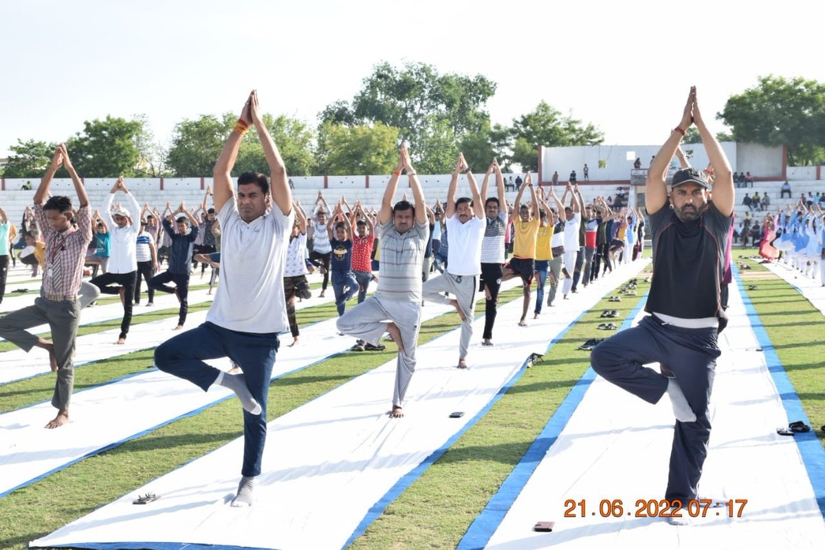 अंतर्राष्ट्रीय योग दिवस के अवसर पर राजमाता चुनकुमारी स्टेडियम बैढ़न में योग कार्यक्रम हुआ। 
#YogaforHumanity 
#yogaday2022 
#IYD2022 
#YogaDay 
#InternationalDayofYoga
#YogaInMP
#JansamparkMP