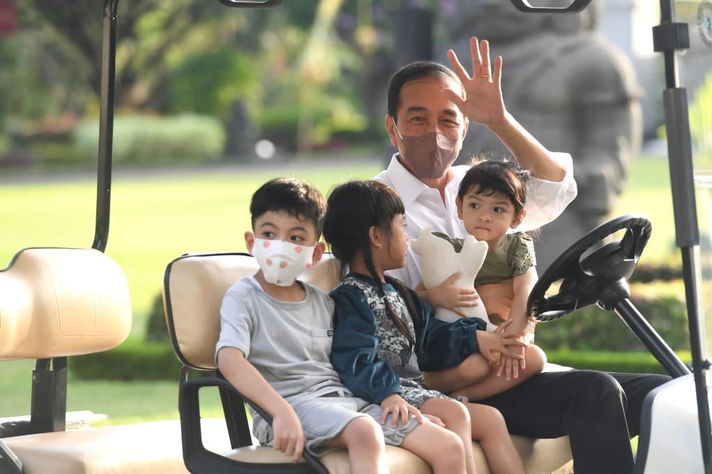 Terima kasih nan tak terhingga untuk ucapan selamat dan doa dari Anda semua yang saya terima semenjak dinihari tadi. 

Segenap harapan dan doa yang Anda sampaikan itu semoga menjadi kekuatan dan semangat dalam bekerja untuk bersama-sama memajukan negeri yang kita cintai ini.