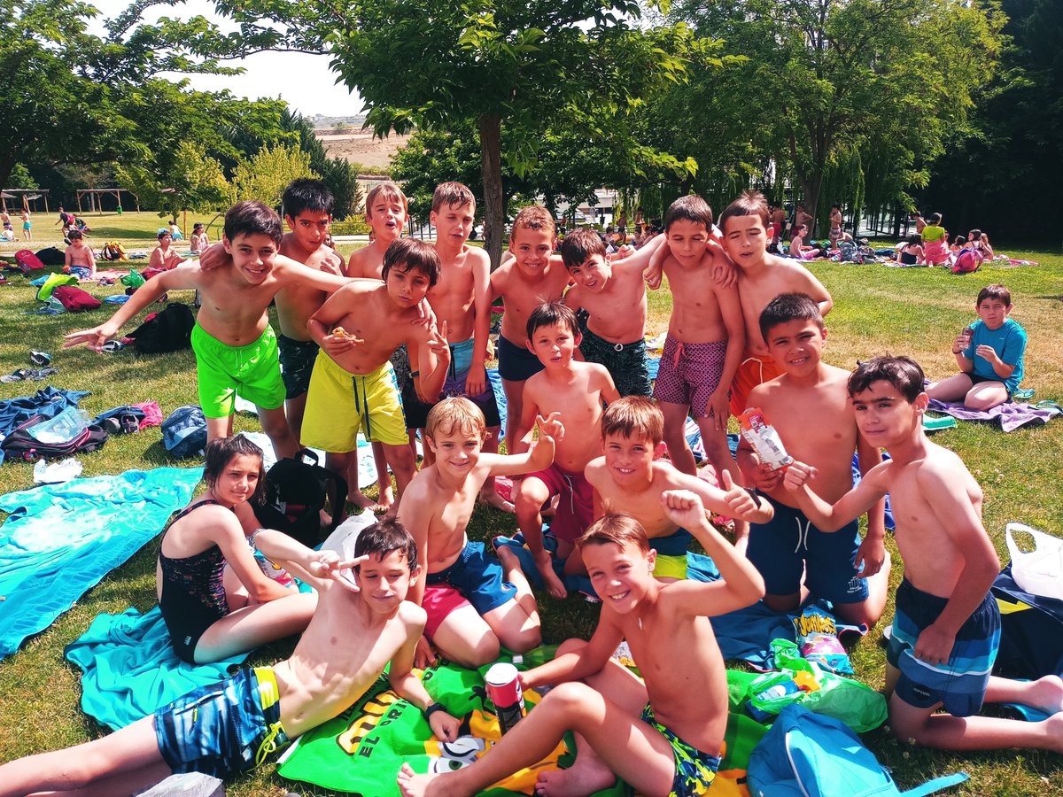 ClaretLarraona's tweet image. ¡Y los de 3º a 5º lo pasaron fenomenal en las piscinas de Viana! #excursionesfindecurso #3ºEP #4ºEP #5ºEP