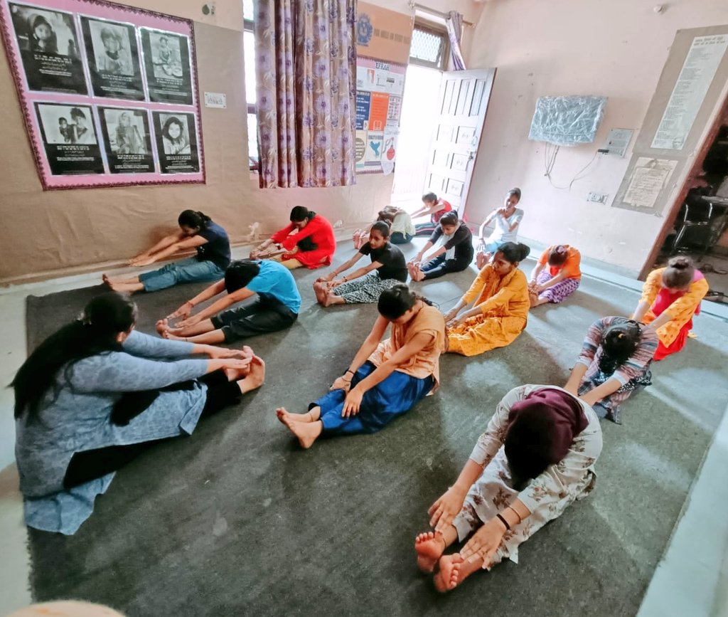 SalehaDanish's tweet photo. #InternationalYogaDay2022 #yogaday2022 
Young urban women's Yoga करते हुए ।
@rakeshthakurd @sughrabano6 @Rinkijh79390343 @raisindian @mashkooralig @NaghmaKhaliq @ActionAidIndia @Action_Aid https://t.co/Fc9eB8rXxW