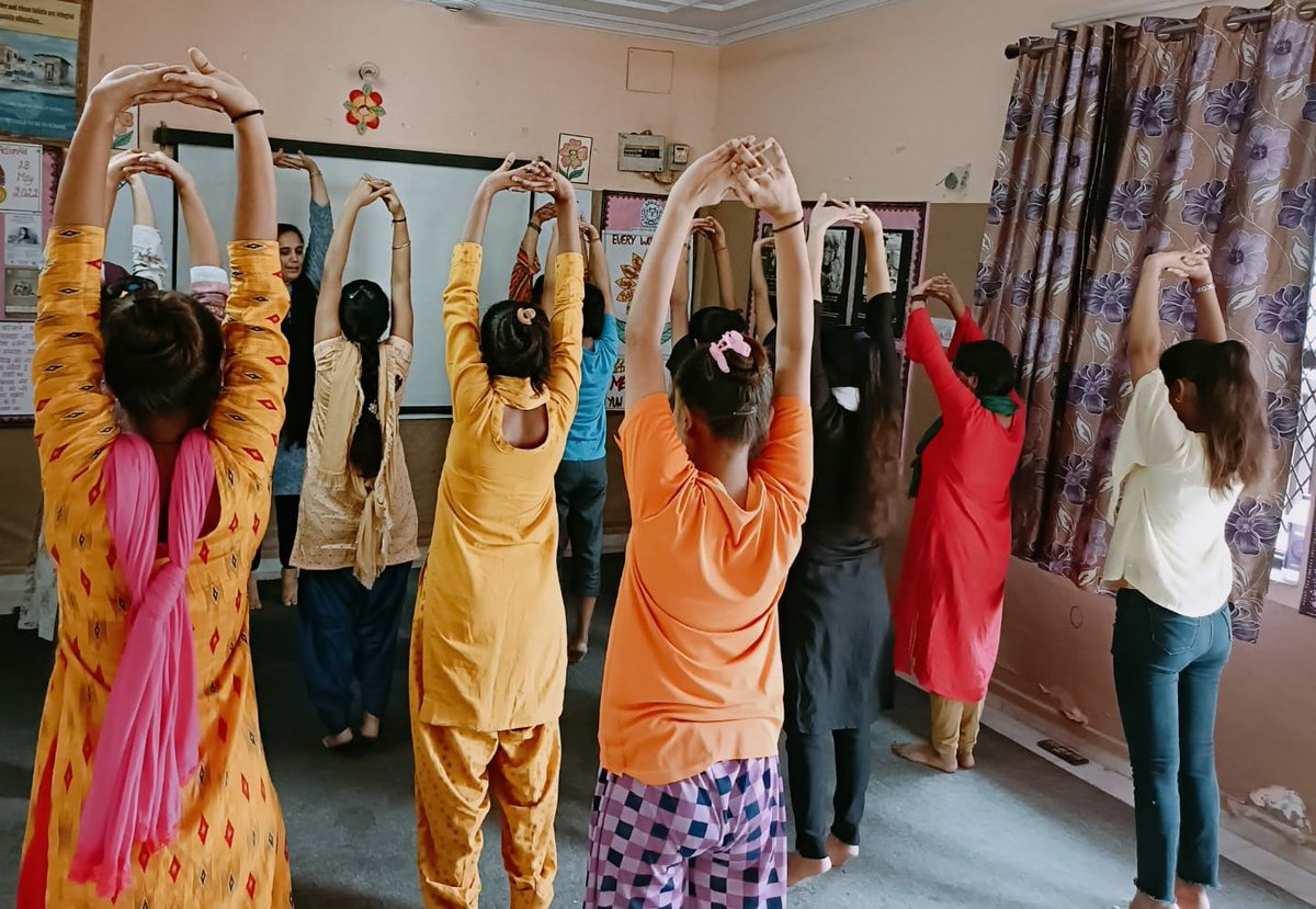 SalehaDanish's tweet photo. #InternationalYogaDay2022 #yogaday2022 
Young urban women's Yoga करते हुए ।
@rakeshthakurd @sughrabano6 @Rinkijh79390343 @raisindian @mashkooralig @NaghmaKhaliq @ActionAidIndia @Action_Aid https://t.co/Fc9eB8rXxW