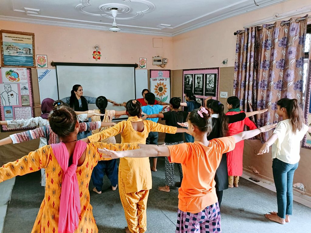 SalehaDanish's tweet photo. #InternationalYogaDay2022 #yogaday2022 
Young urban women's Yoga करते हुए ।
@rakeshthakurd @sughrabano6 @Rinkijh79390343 @raisindian @mashkooralig @NaghmaKhaliq @ActionAidIndia @Action_Aid https://t.co/Fc9eB8rXxW