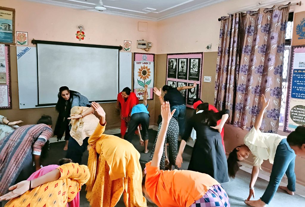 #InternationalYogaDay2022 #yogaday2022 
Young urban women's Yoga करते हुए ।
<a href="/rakeshthakurd/">Rakesh Thakur</a> <a href="/sughrabano6/">sughra bano</a> @Rinkijh79390343 <a href="/raisindian/">Rais Ahmed</a> <a href="/mashkooralig/">Mashkoor</a> <a href="/NaghmaKhaliq/">Naghma Khaliq</a> <a href="/ActionAidIndia/">ActionAid Association</a> <a href="/Action_Aid/">ActionAid </a>