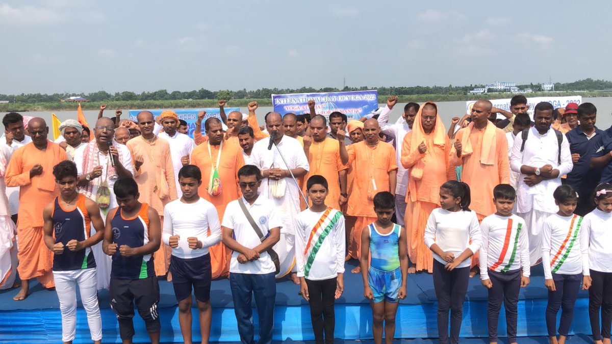 Yoga program at Prabhupad Ghat, Mayapur Chandradoy Mandir, ISKCON to mark the celebration of #InternationalDayofYoga and to practice the unity of mind and body. #YogaForHumanity #yogaday2022 #YogaForLife #YogaForWellness #YogaForAll #NamamiGange