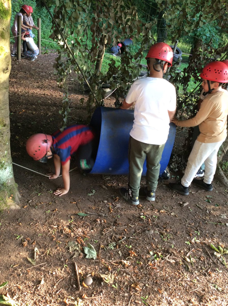 3jClass's tweet photo. Nightline last night! The children used teamwork skills in order to lead a blind folded team member around an obstacle course 😎 @somerville_pri https://t.co/3zBhlwkF1l