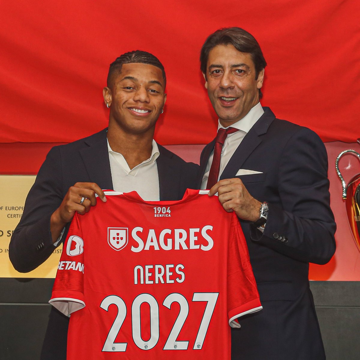 🇧🇷 David Neres for Ajax: 🔴 179 Apps ⚽️ 47 Goals 🎯 41 Assists The 25-year-old has completed his switch to Benfica 🇵🇹 📸 @slbenfica_en