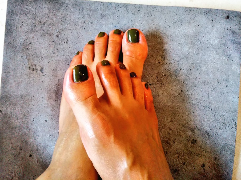 Luca_pedicure's tweet photo. 足マニキュアの付け替え👣💅✨
爪に色が乗る瞬間の快感に病み付きッ💘💦

#素足 #サンダル #フットネイル #ペディキュア #可愛いとおもったらRT #いいなと思ったらRT https://t.co/JiXsOrrnht