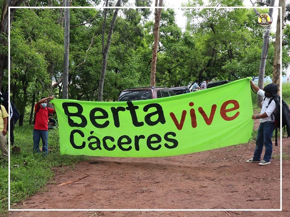 #Hondurus David Castillo, one of the people who murdered compa Berta Cáceres was sentenced to 22 years &amp; 6 months in prison today. #BertaCáceres was an activist &amp; land defender who fought a private energy company from building a hydroelectric dam on Indigenous land. ✊🏿💦❤️🧵