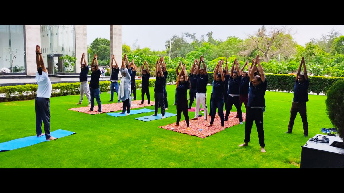 netcommlabs's tweet image. An early morning start, #Team #NetcommLabs celebrates the 8th International Yoga Day today.
Yoga, India’s most cherished cultural heritage is a gift to the world towards the global cause of health &amp;amp; wellness for all. Greetings on #InternationalDayofYoga  #YogaForHumanity