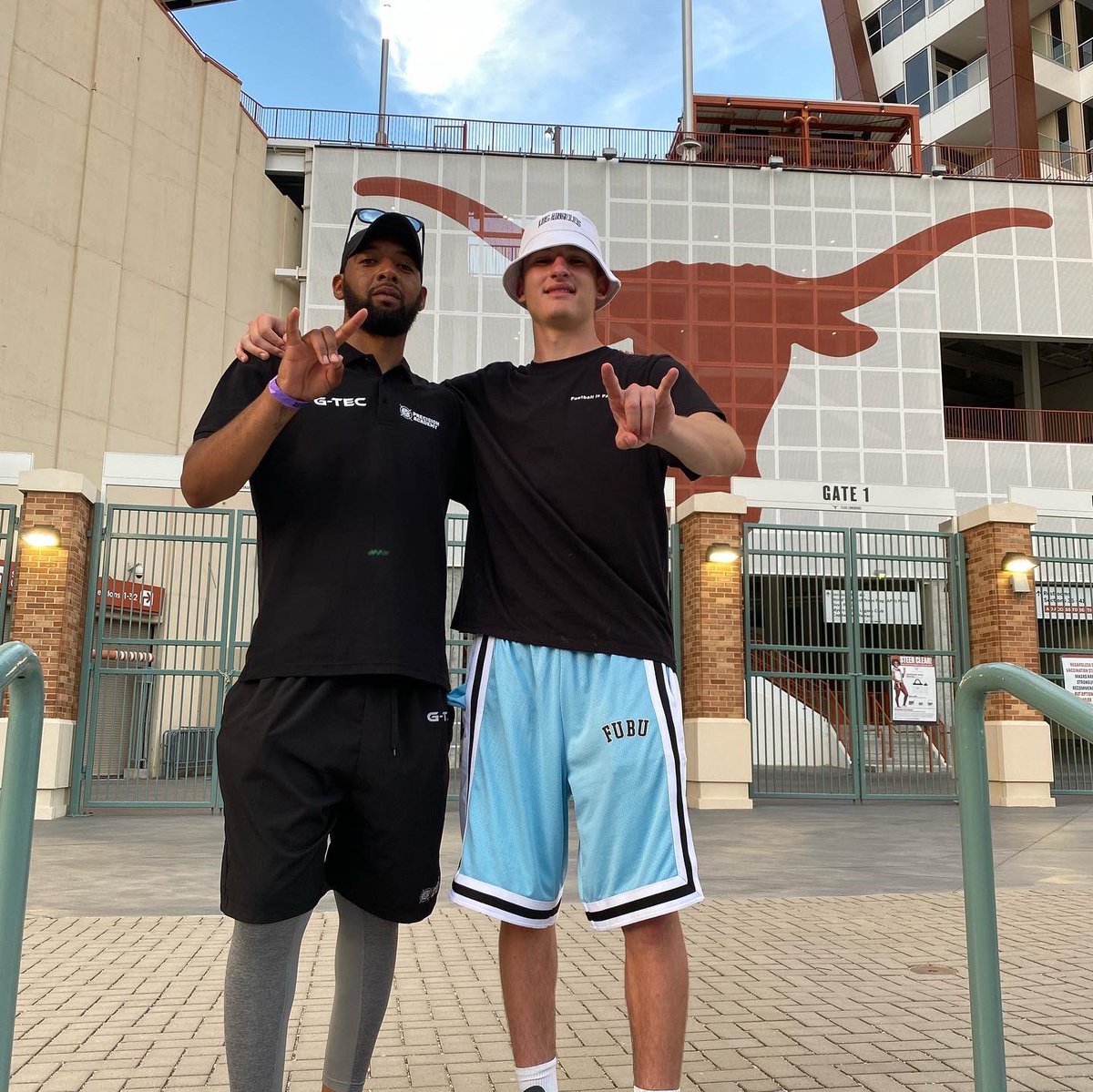 Thanks <a href="/QB_precision/">Coach Elew</a> for that Great Week and what you’ve  done for the <a href="/KOE7v7/">KingsofEurope</a> team, one of the best coaches I’ve ever played under 🔥