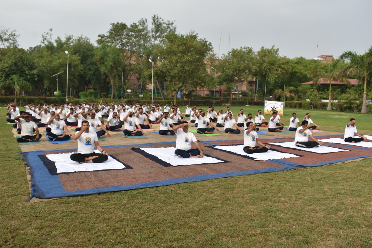 शांतिम् योगेन् बिंदति. Yoga is the journey of the self, to the self & 4 the self. It is a light which once lit wl never dim. With this msg #31bn of @crpfindia @HMOIndia celebrated #InternationalYogaDay2022 & #AzadiKaAmritMahotsav observing #yogaprotocol. #JaiHind #jaiCRPF