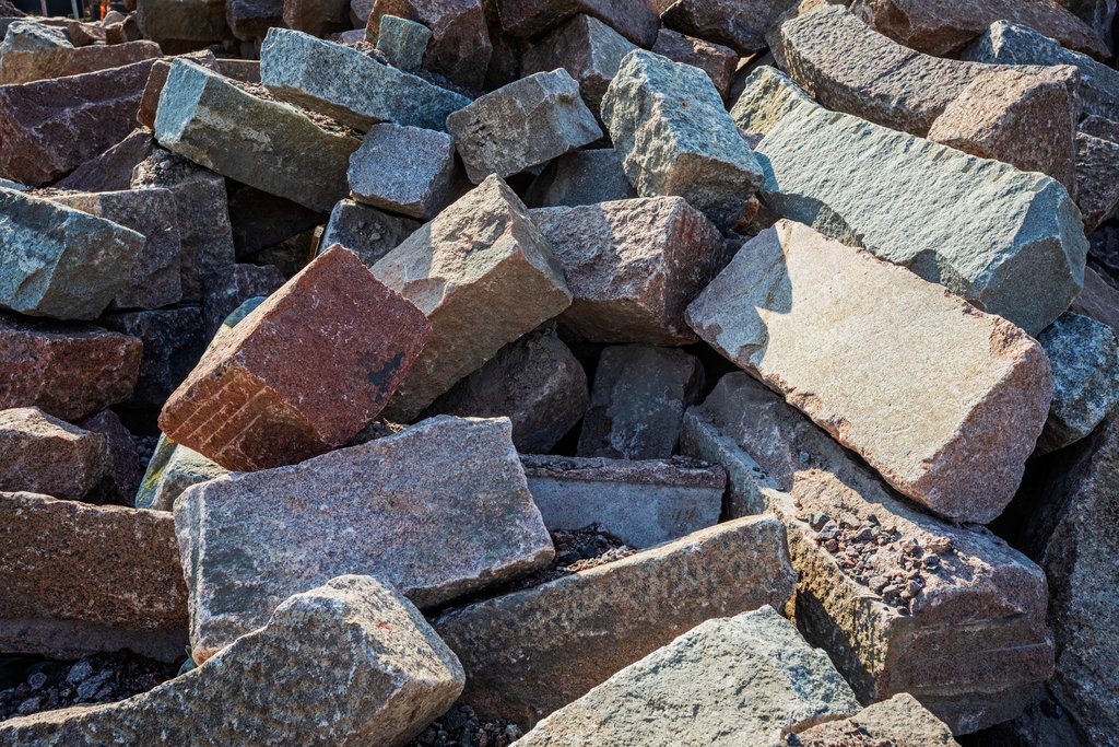 Rakennustuotteiden uudelleenkäyttö on Suomessa mahdollista rakennuspaikkakohtaista varmentamista käyttäen. Purkumateriaalien kiertojen edistäminen on rakentamisen kiertotalouden ydintä!

🔗 Tiedote: ym.fi/-/rakennustuot…

#rakentaminen #kiertotalous