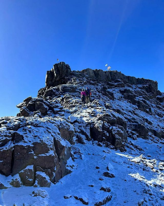 AardowolfA's tweet photo. Mount Kenya is home to several good ice routes, the two most famous being the Diamond Couloir and the Ice Window route. Snow and ice levels on the mountain have been retreating at an accelerated rate in recent years.

#Mountains #Kenyawildlife #Tanzania #Aardwolfafricasafari https://t.co/I0wqxstM7f