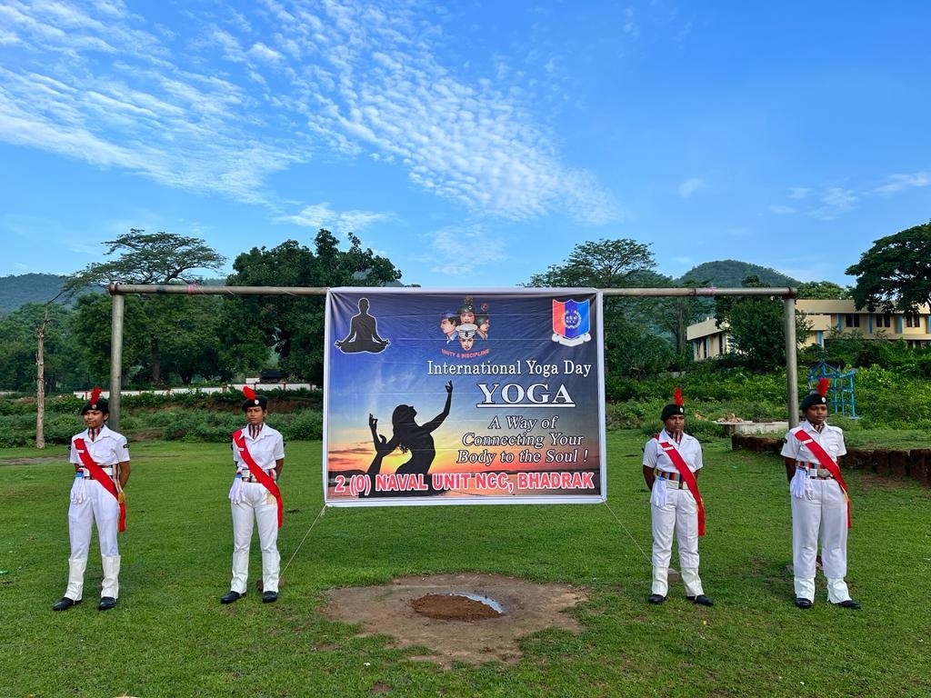 pradeep_basak's tweet photo. #NationalCadetCorps #OdishaDte #CuttackGp 
#NCCforYoga
 483 NCC Cadets of 2(O) NU NCC undergoing ATC Camp in Keonjhar District, Odisha, participated in IDY 2022.
"Yoga for Humanity"
@moayush
@kalinga_sagar
@utkalpride https://t.co/iCZ4vZ3IiQ