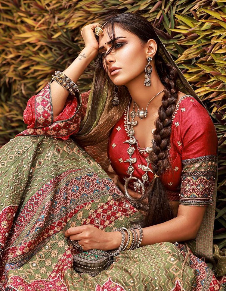 Erica_Is_Love's tweet photo. Eri in Traditional Outfit...❤️

#EricaFernandes https://t.co/sci4hTRhkH