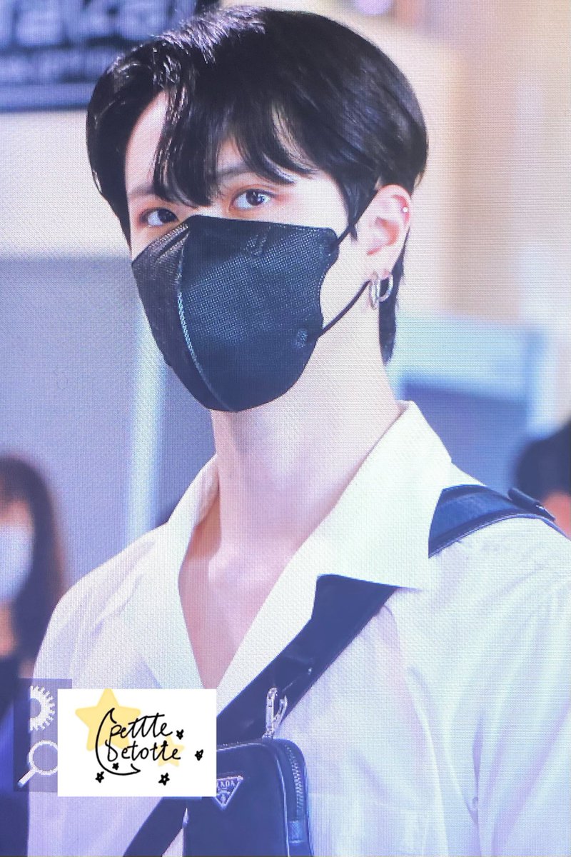 220621 퇴근

#잘했동한 #김동한 #동한 
#KIMDONGHAN #위아이 #WEi