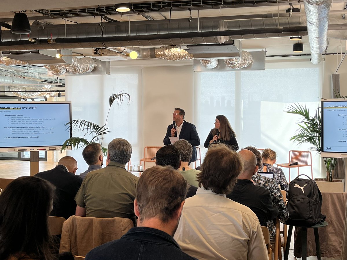 sial_paris's tweet photo. 🍋Comment les acteurs de la filière alimentaire s’emparent du changement et imaginent l’assiette de demain ? Découvrez les temps forts et nouveautés de #SIALParis 2022 avec @TrentesauxN &amp; Audrey Ashworth et l’étude #SIALInsights avec @xavierterlet @Karin_Inna @MariaBertochNPD. https://t.co/BiHrmtLvC8