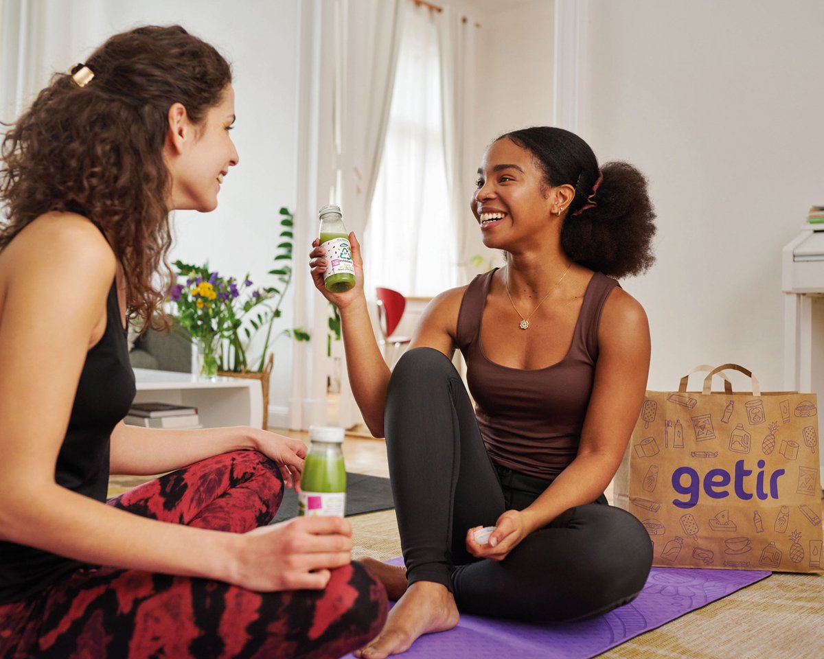 Heute ist Weltyogatag! 🧘🏻
Bestelle Dir zur Feier des Tages einen leckeren Smoothie, bevor Du mit dem Sport anfängst. Dann hast Du nach dem anstrengenden Workout was Leckeres zum Trinken. 😋
#getirde #internationaldayofyoga 💜🛵