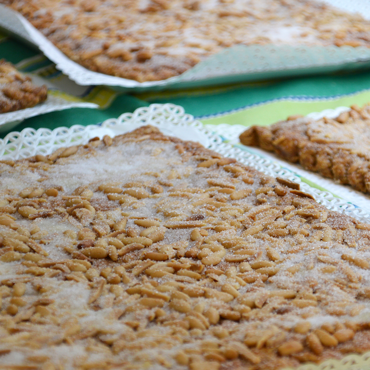 T’agrada la nostra versió de la coca de LLARDONS per a la #revetlla de #SantJoan? Tenim diferents mides. Avui l’últim dia per reservar les teves coques. 🔥🎉🎇 #PastisseriaNatcha #SantJoan2022 #LesCorts #Barcelona