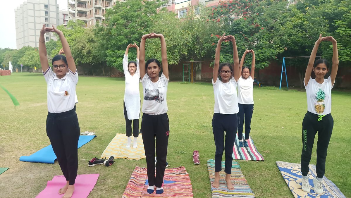 neelu197's tweet photo. #InternationalYogaDay2022 
#NCC International Yoga day celebration by the NCC Cadets of Ryan International school Greater Noida  Cadets of 31 UP Girls Battalion on the theme Humanity @HQ_DG_NCC @NCCDteUP @drajaykumar_ias https://t.co/m2GaUELazO