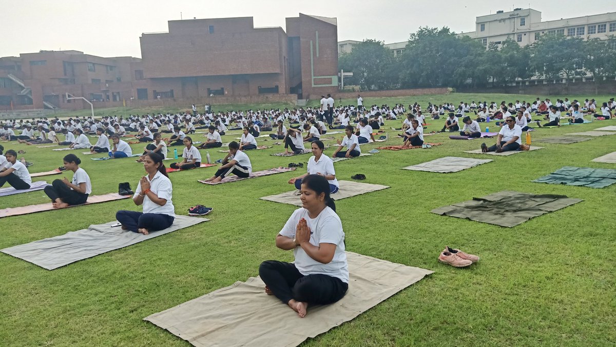 neelu197's tweet photo. #InternationalYogaDay2022 
#NCC International Yoga day celebration by the NCC Cadets of Ryan International school Greater Noida  Cadets of 31 UP Girls Battalion on the theme Humanity @HQ_DG_NCC @NCCDteUP @drajaykumar_ias https://t.co/m2GaUELazO