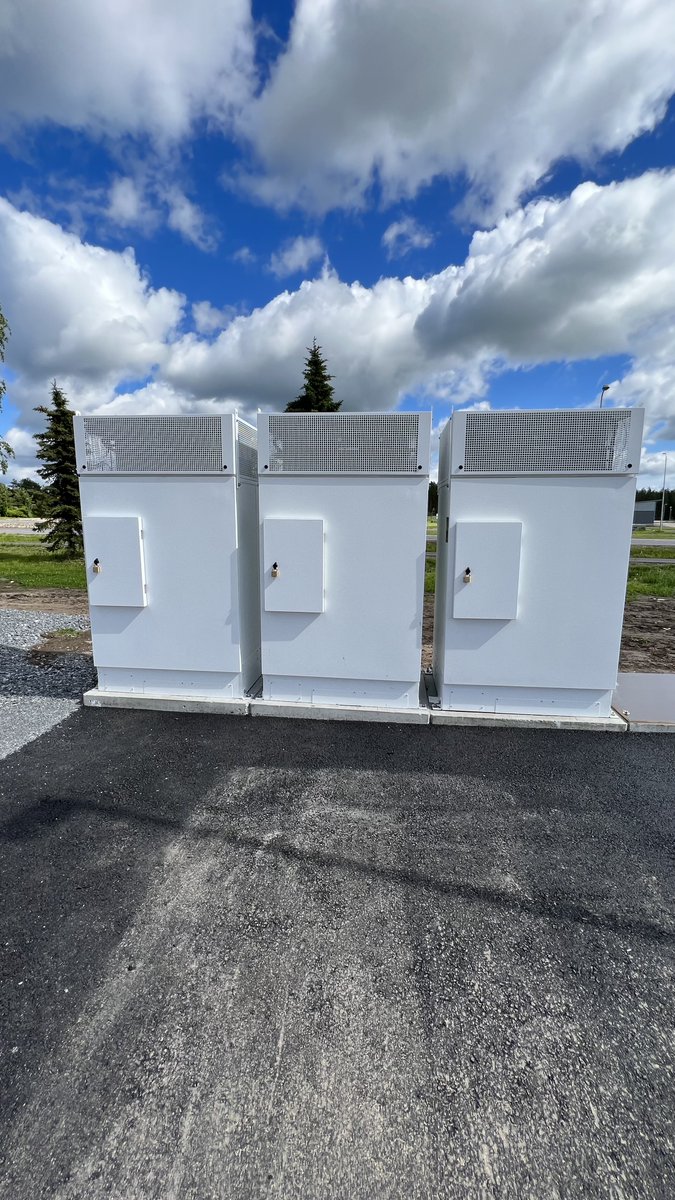 ovainio's tweet photo. @T1Heikkila Tein itse kans tästä päätelmän, kun kävin tuola perjantaina, että lienee 8 paikan laajennusvara helposti. Hyvin tuli autoon 250kW tuolta. https://t.co/PFwZzD6M41